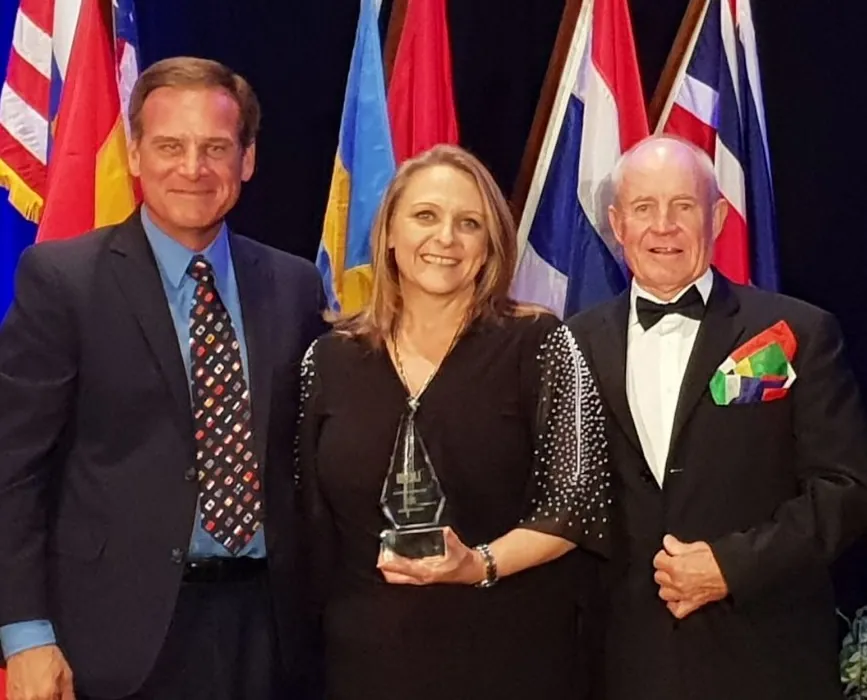 Lana Potgieter receiving an LMI award